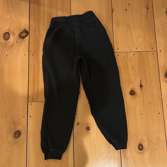 Lululemon Scuba Joggers - Picture 2 of 4